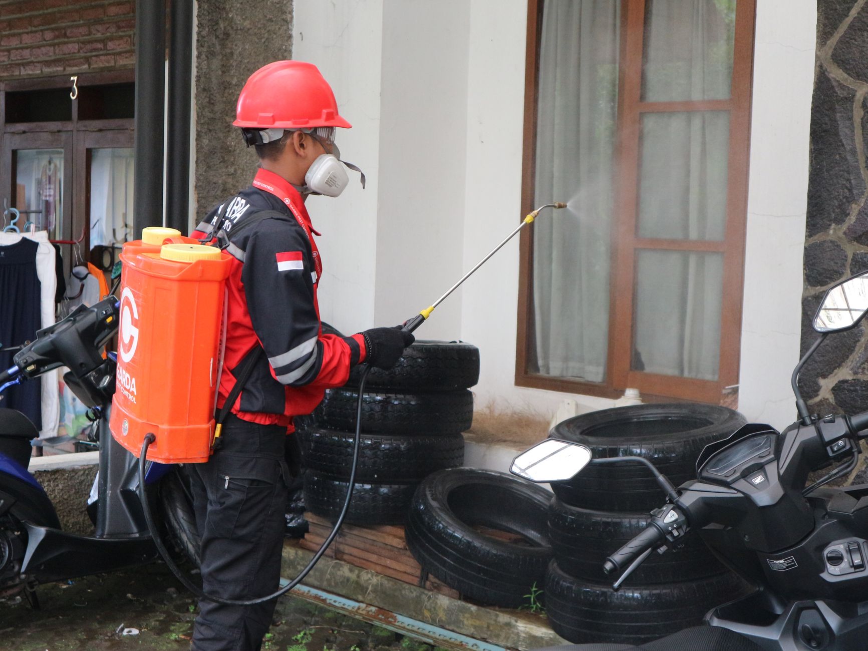 SureShield Pest Solutions work in Cavite